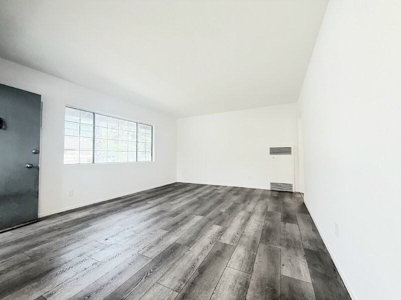 10565 Camarillo St - Photo 2 of 11