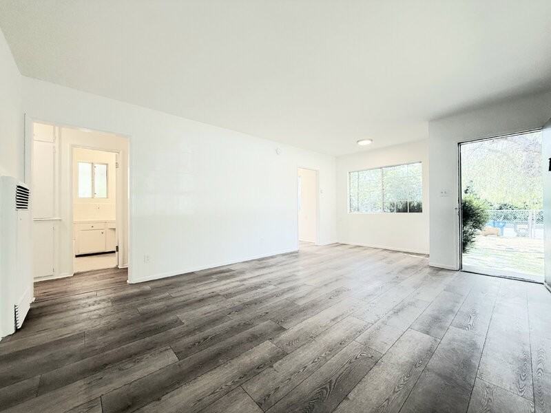 10565 Camarillo St - Photo 3 of 11