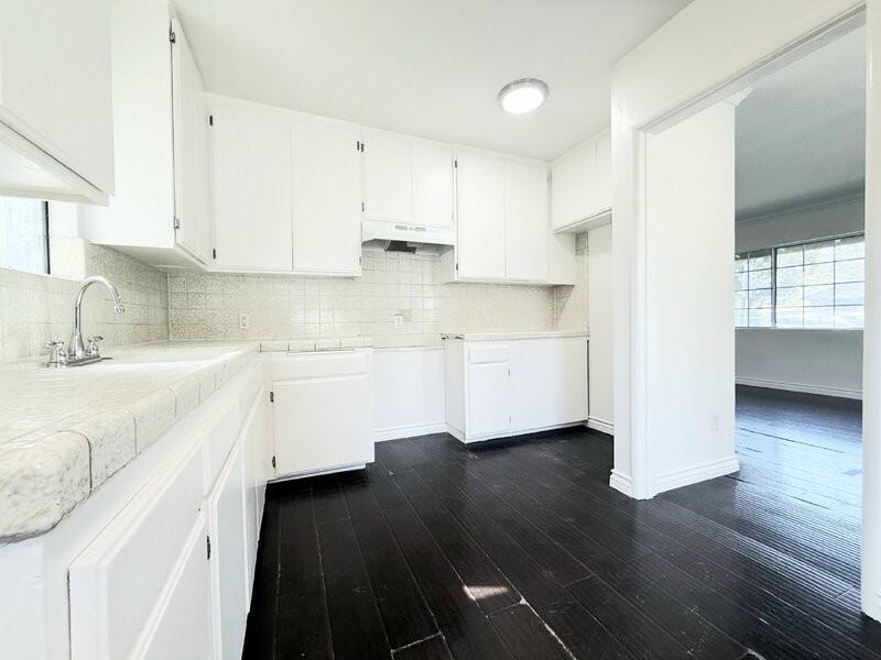 4810 Cahuenga Blvd - Photo 5 of 12