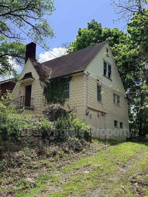 102 Temple St - Photo 3 of 24