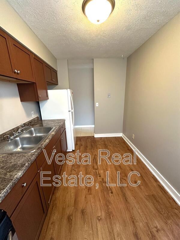 1007 Sheryl Ln - Photo 3 of 8