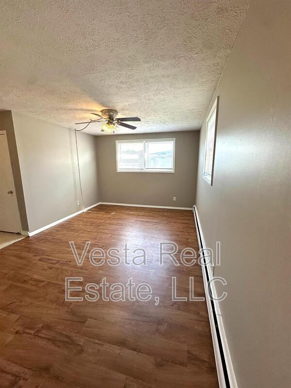 1007 Sheryl Ln - Photo 5 of 8