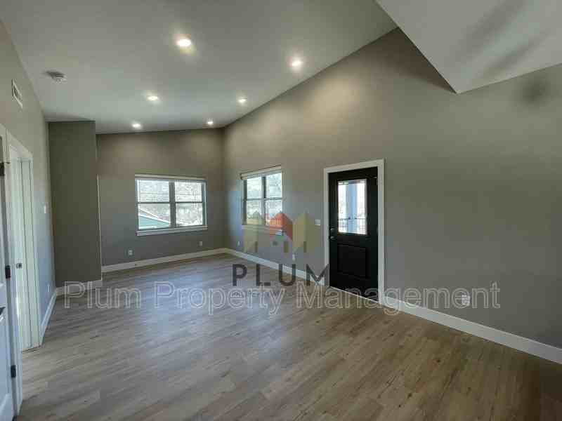 1724 S 14th St W #202 - Photo 6 of 23