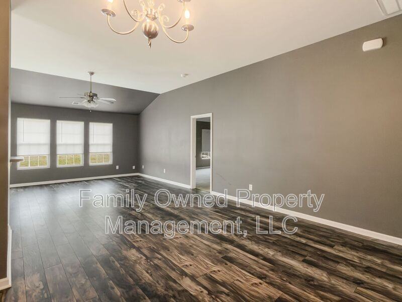266 Mayfield Dr - Photo 6 of 34