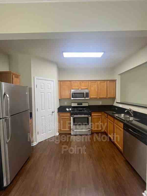 2031 Lakeshore Overlook Dr Nw - Photo 4 of 33