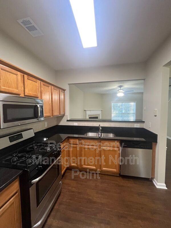 2031 Lakeshore Overlook Dr Nw - Photo 5 of 33
