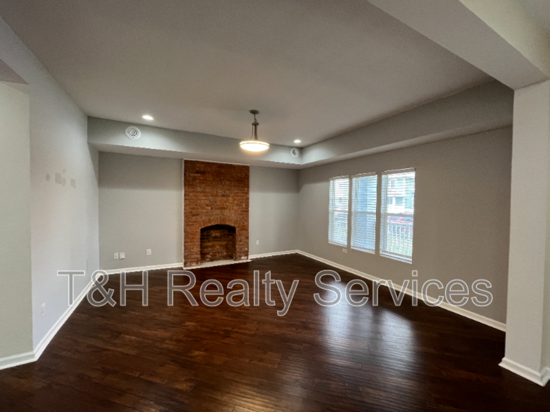 2246 Bellefontaine St - Photo 3 of 23