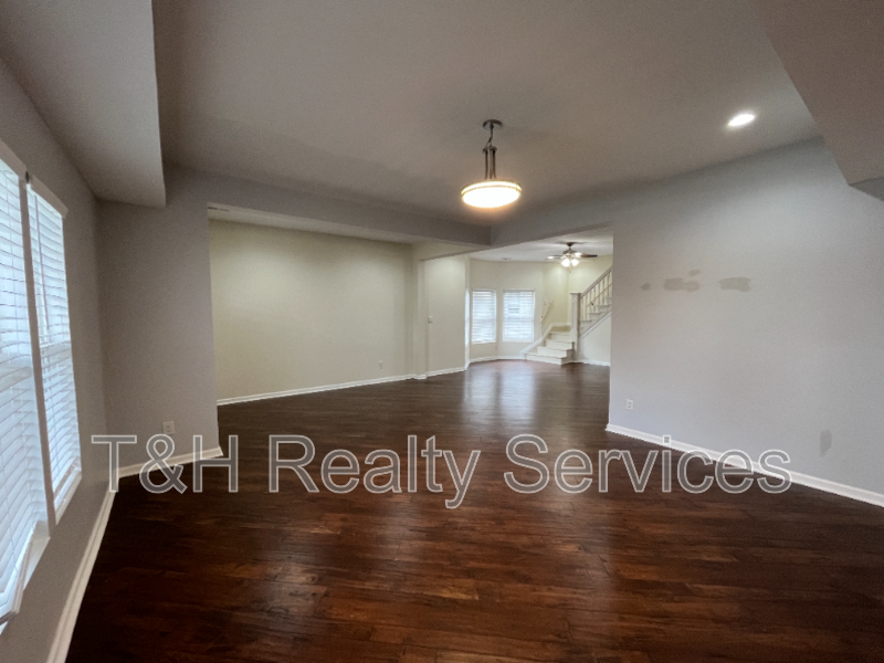 2246 Bellefontaine St - Photo 4 of 23