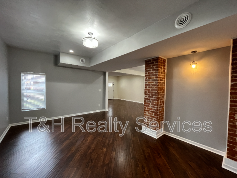 2246 Bellefontaine St - Photo 6 of 23
