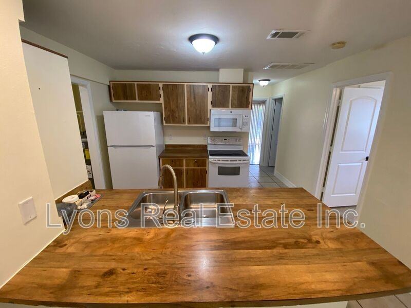 1301 Sw Santa Barbara Pl - Photo 4 of 21