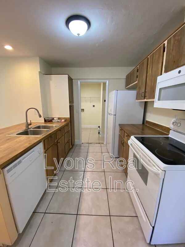 1301 Sw Santa Barbara Pl - Photo 5 of 21