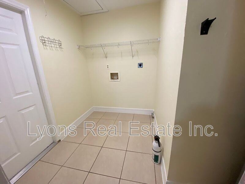 1301 Sw Santa Barbara Pl - Photo 6 of 21