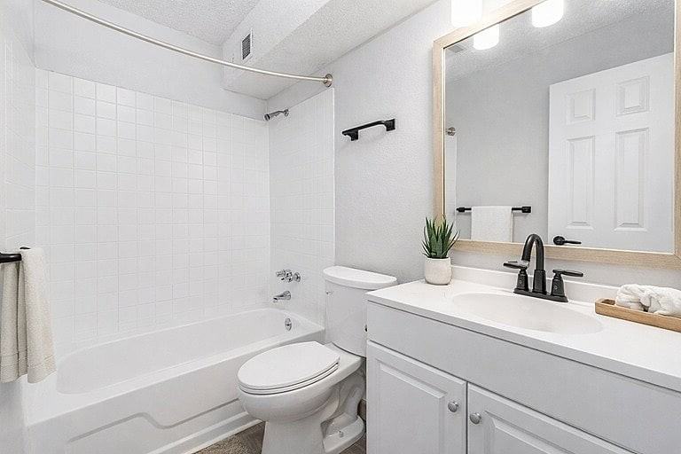 Edgewater Village - Photo 5 of 35