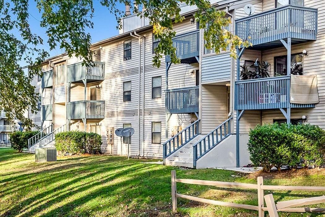 Edgewater Village - Photo 6 of 35
