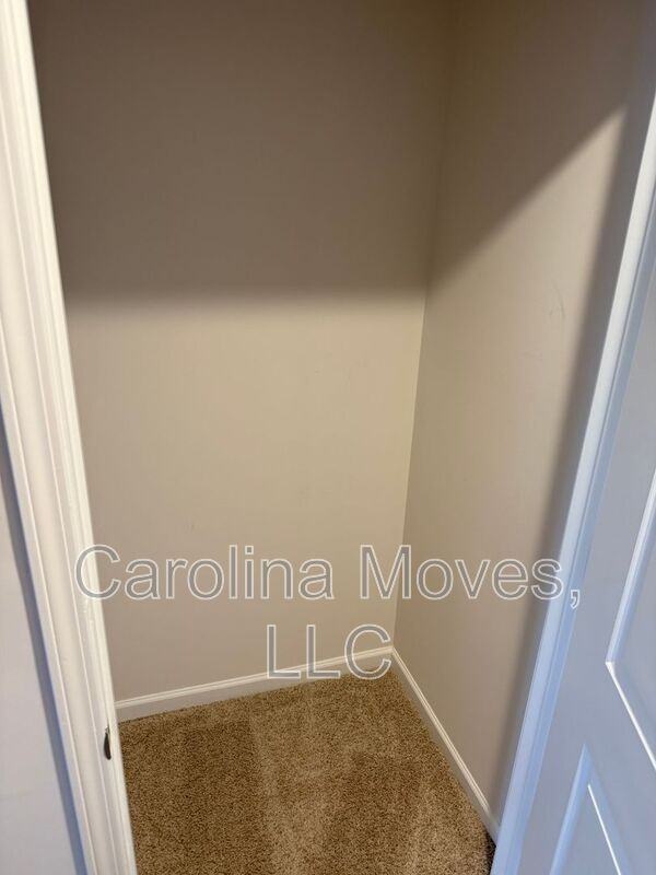 555 Yellow Fox Rd - Photo 2 of 28