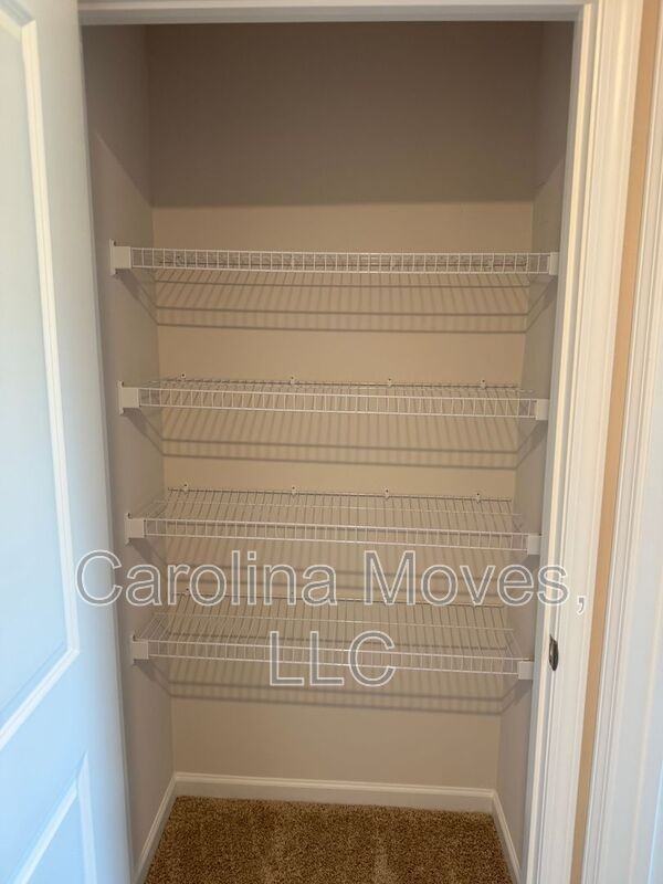 555 Yellow Fox Rd - Photo 3 of 28