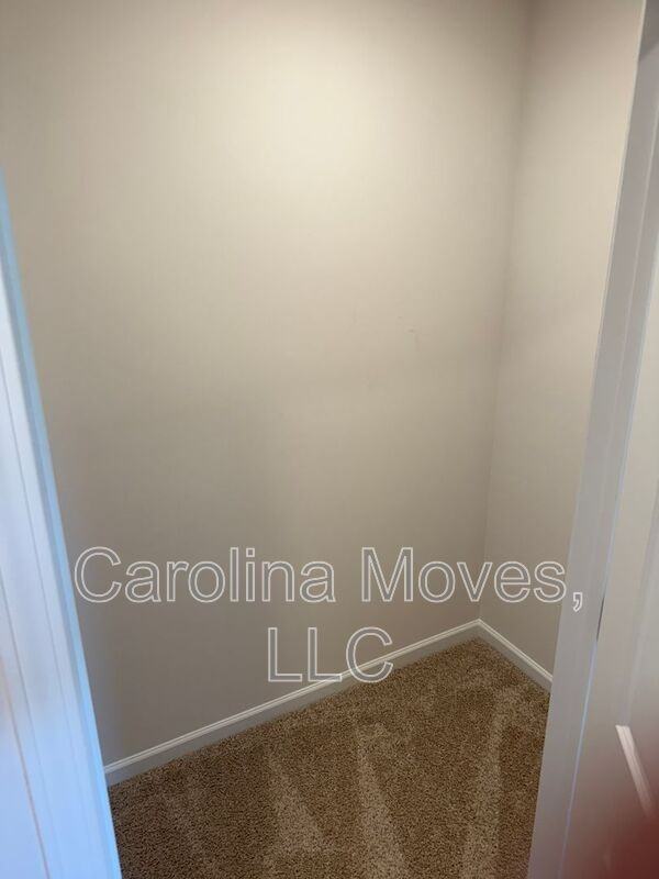 555 Yellow Fox Rd - Photo 4 of 28