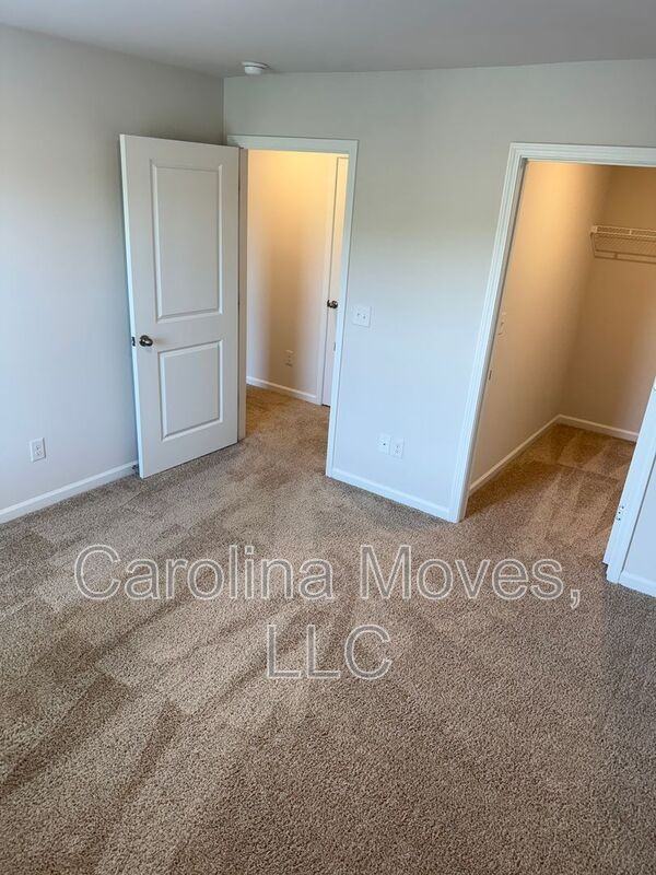 555 Yellow Fox Rd - Photo 5 of 28