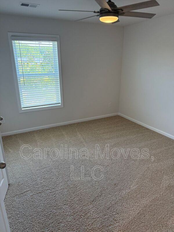 555 Yellow Fox Rd - Photo 7 of 28
