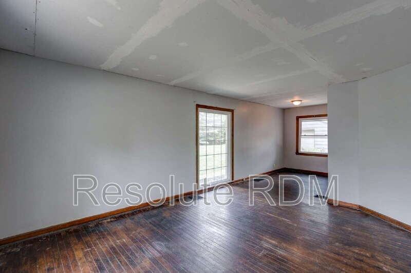 201 S Emerson Ave - Photo 4 of 27