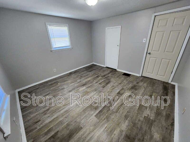 2440 S 11th St - Photo 5 of 8