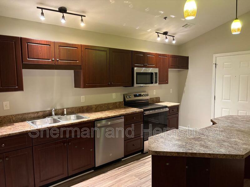 3400 London Ct #3400-203 - Photo 3 of 14