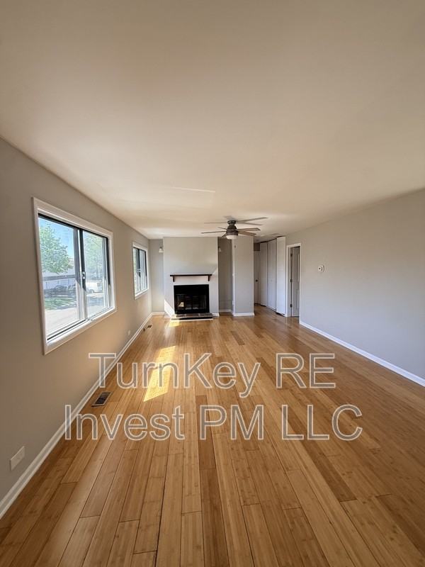 722 Whitesail Dr - Photo 3 of 9