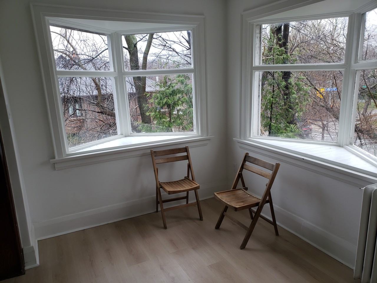 435 Parkside Drive - Photo 2 of 11