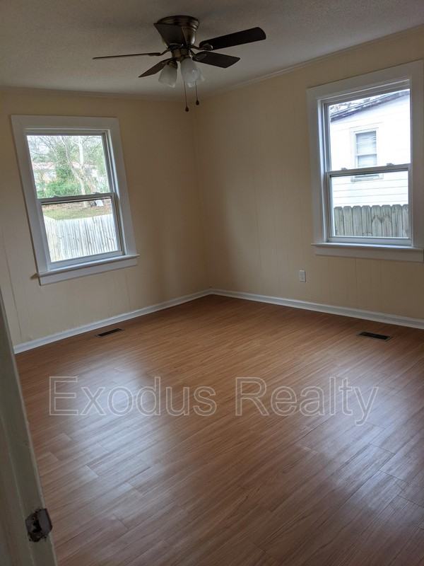 501 Charlotte Ave - Photo 3 of 17