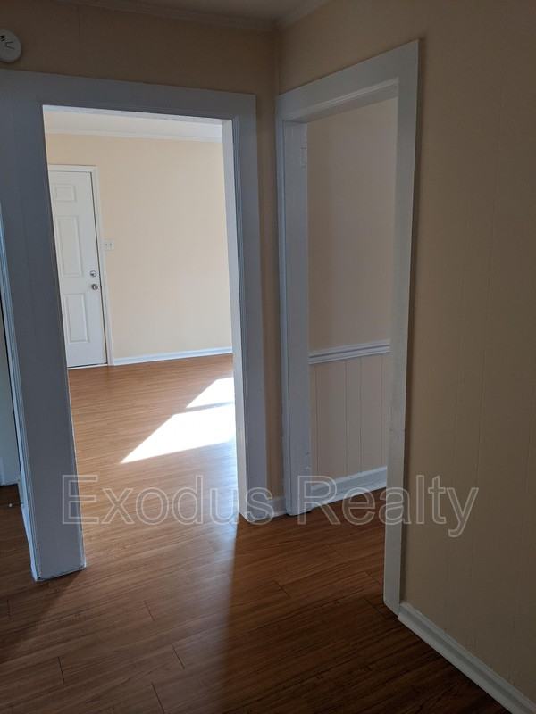 501 Charlotte Ave - Photo 4 of 17