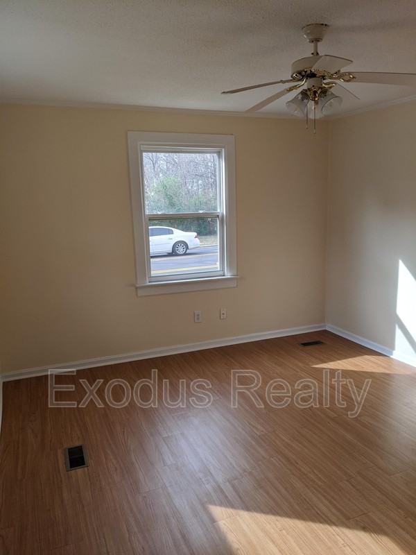 501 Charlotte Ave - Photo 5 of 17