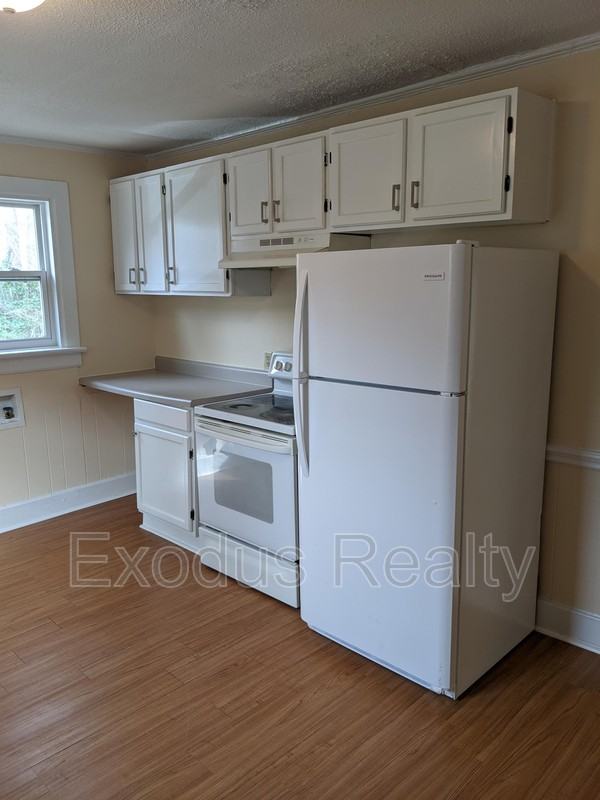 501 Charlotte Ave - Photo 6 of 17