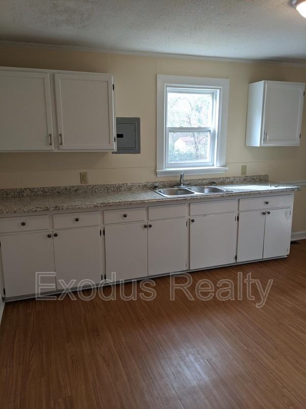 501 Charlotte Ave - Photo 7 of 17