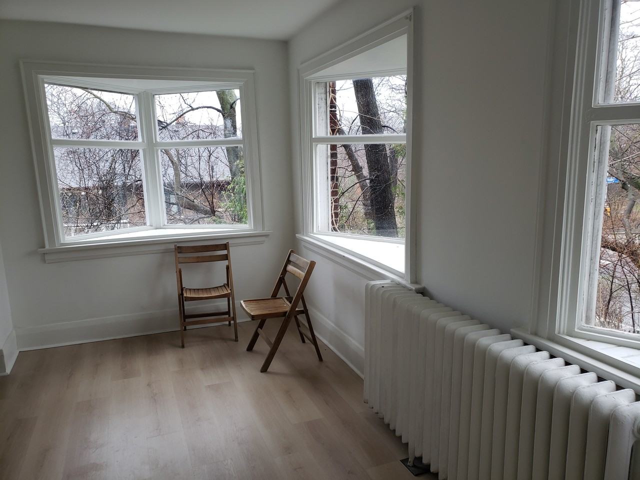 435 Parkside Drive - Photo 4 of 11