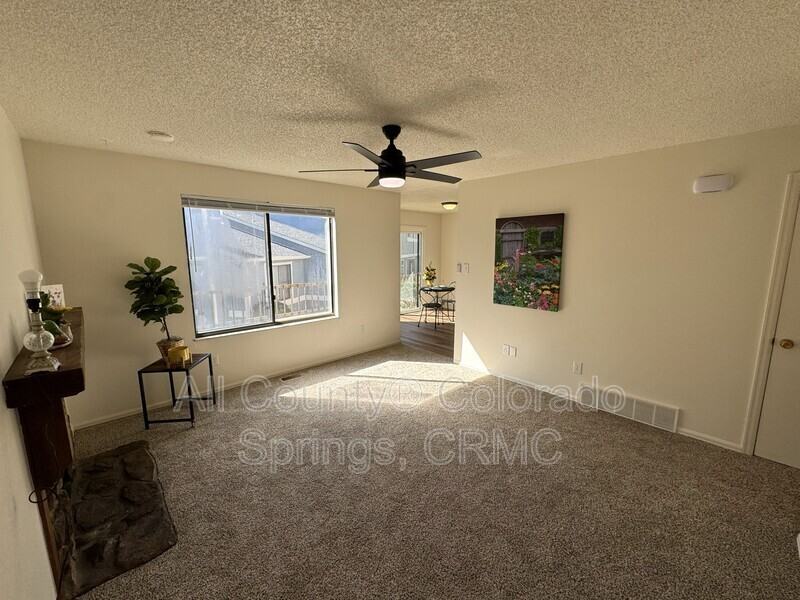 2713 Hearthwood Ln - Photo 3 of 20