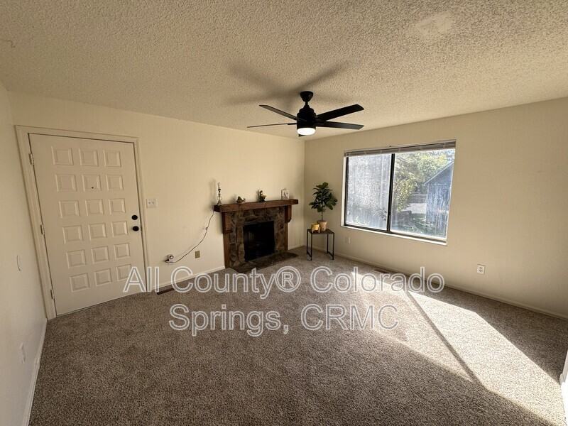 2713 Hearthwood Ln - Photo 4 of 20
