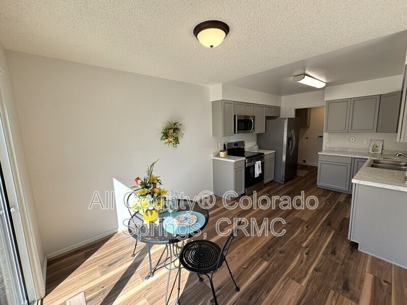 2713 Hearthwood Ln - Photo 5 of 20