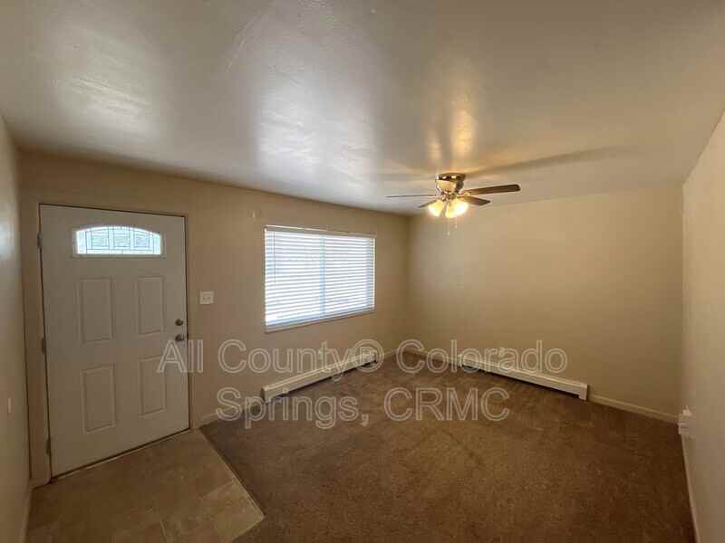 214 W Alabama Ave - Photo 2 of 15
