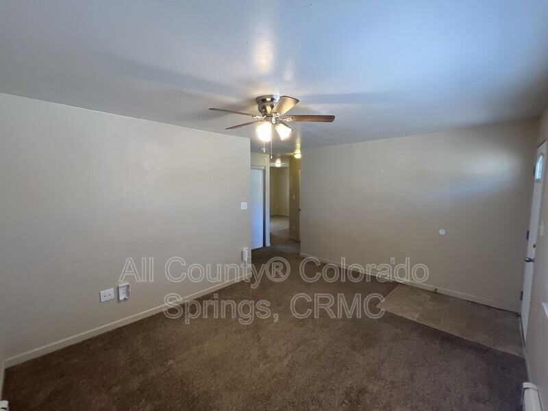 214 W Alabama Ave - Photo 4 of 15