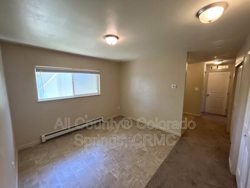 214 W Alabama Ave - Photo 5 of 15