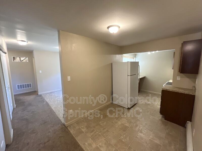 214 W Alabama Ave - Photo 6 of 15