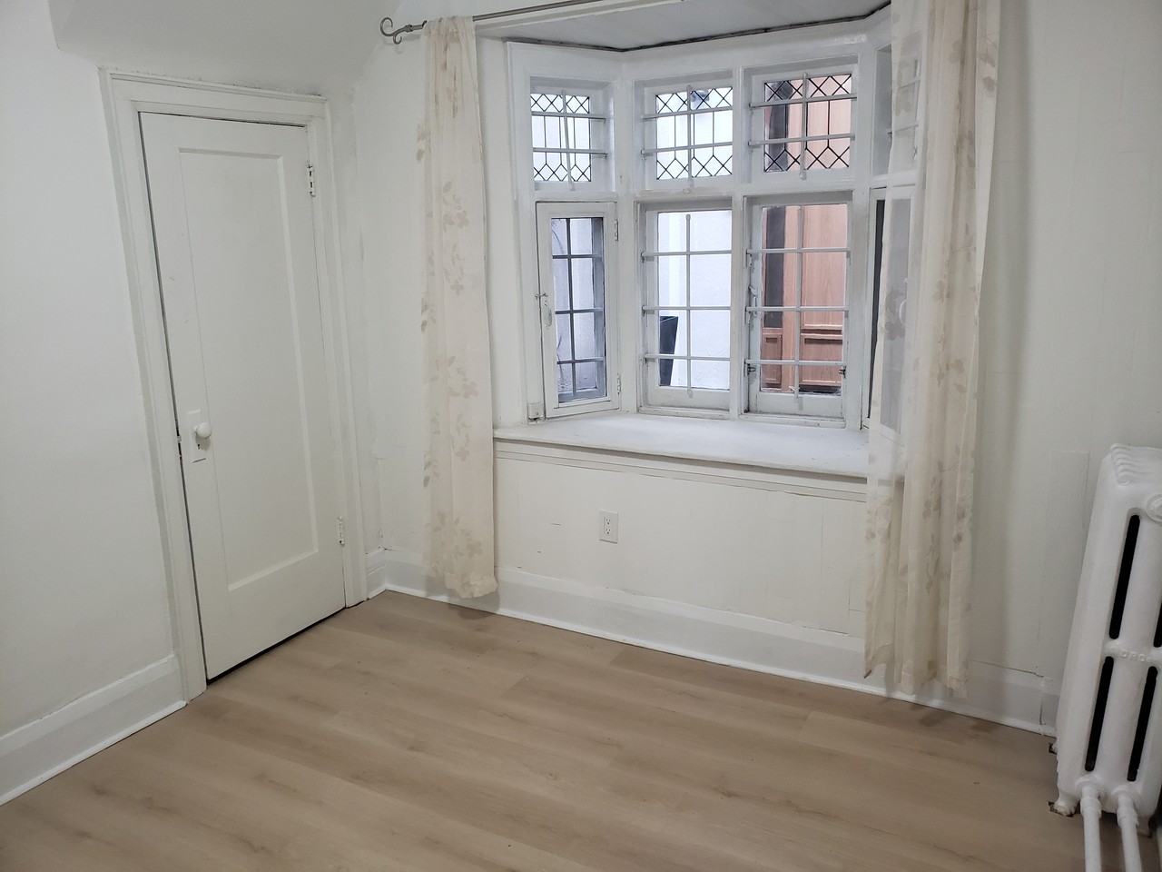 435 Parkside Drive - Photo 6 of 11
