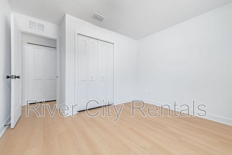 6287 Hutchinson Ave - Photo 5 of 21
