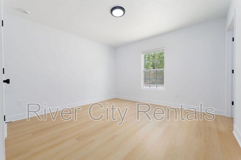 6287 Hutchinson Ave - Photo 6 of 21
