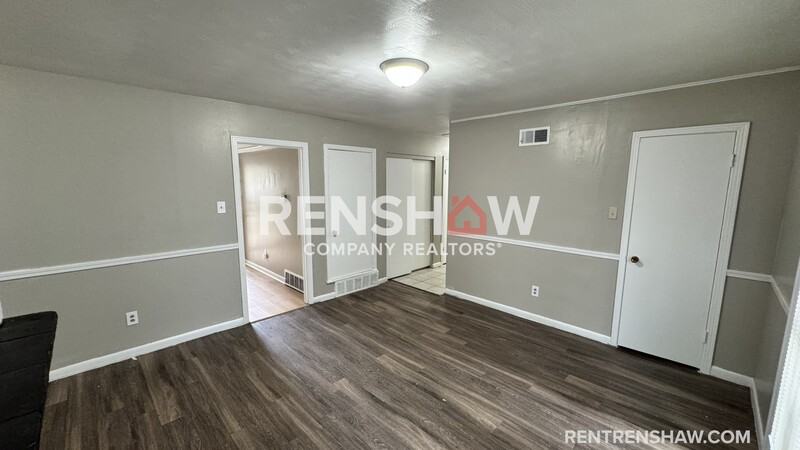 4748 Scottsdale Ave - Photo 6 of 17