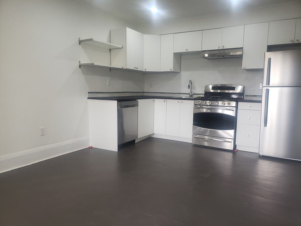 435 Parkside Drive - Photo 7 of 11