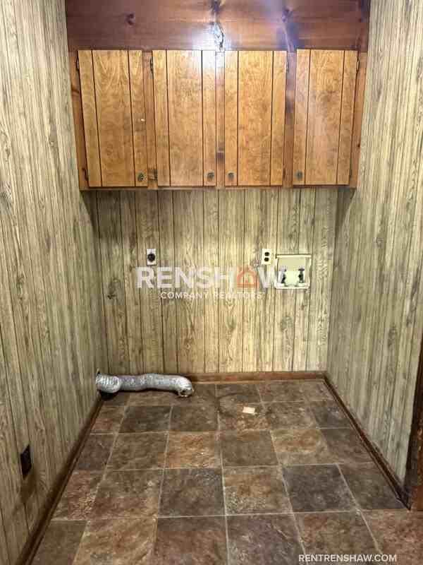 584 Lark St - Photo 4 of 34