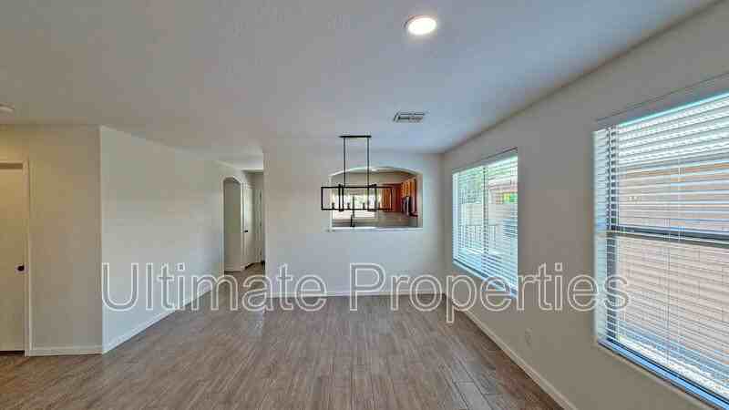 8811 W Hammond Ln - Photo 2 of 11