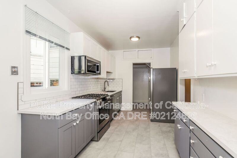 1808 Leavenworth St - Photo 3 of 17