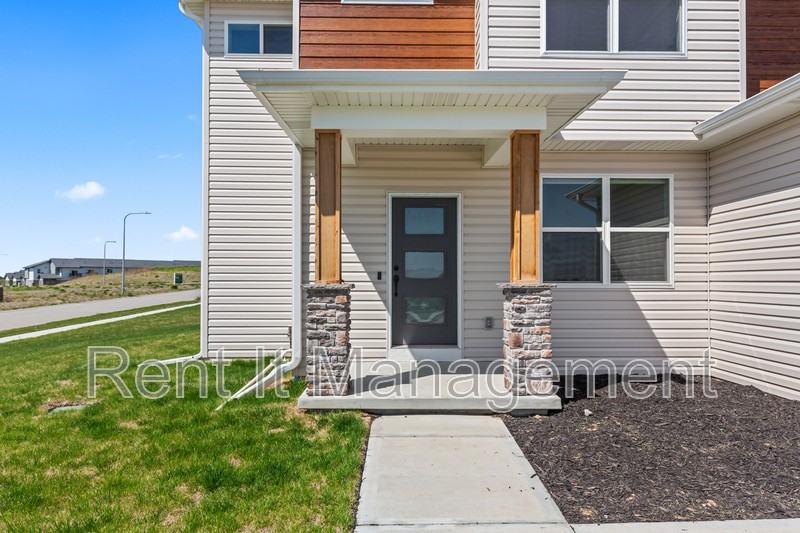 6910 Stony Point Dr - Photo 2 of 33